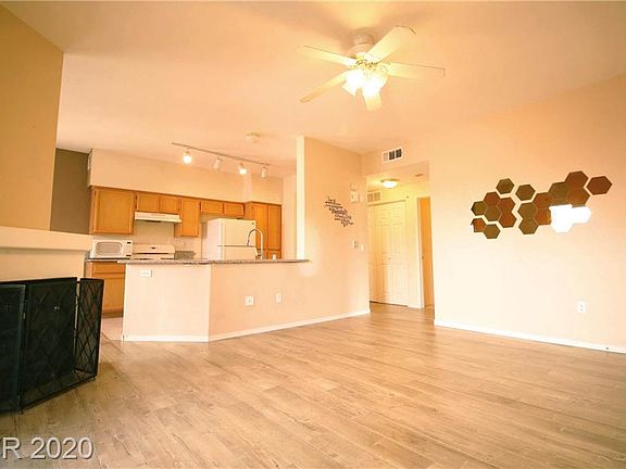 2nd image of 1050 E Cactus Ave Unit 2056
