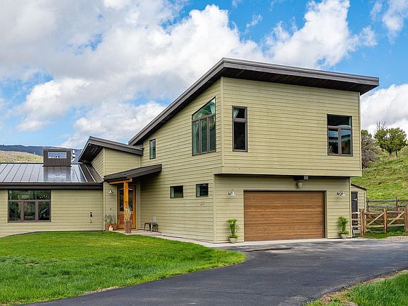 2nd image of 205 Hidden Valley Dr
