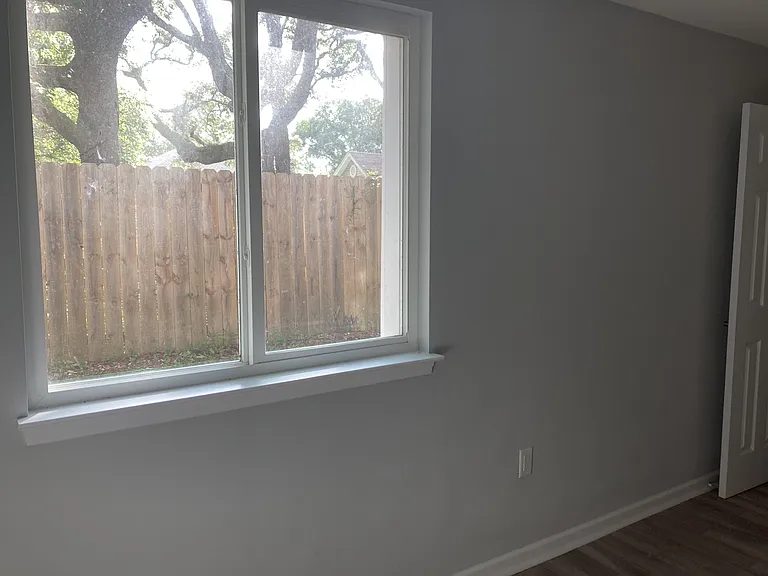 719 Cypress Dr — Photo 5
