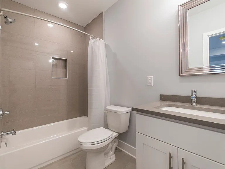 814 N Uber St — Photo 20