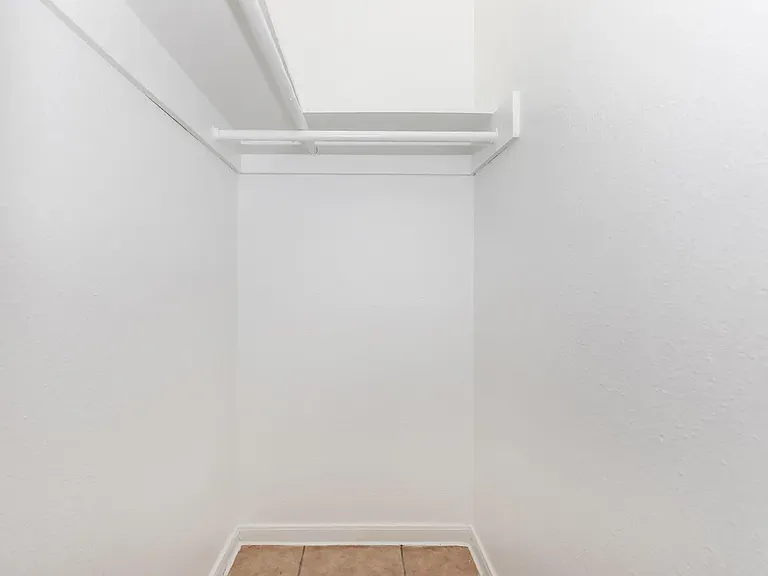 Ashley Square Apartments — Photo 59
