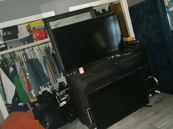 4th image of 2210 Franklin Dr