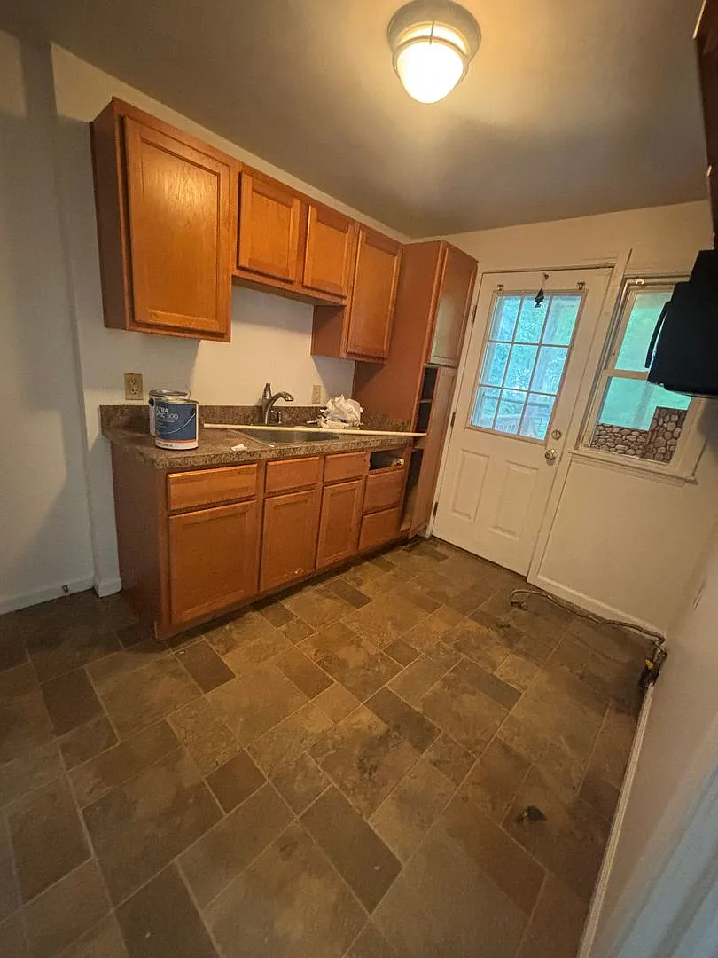 2bd Duplex Cash Pay/Vouchers — Photo 4