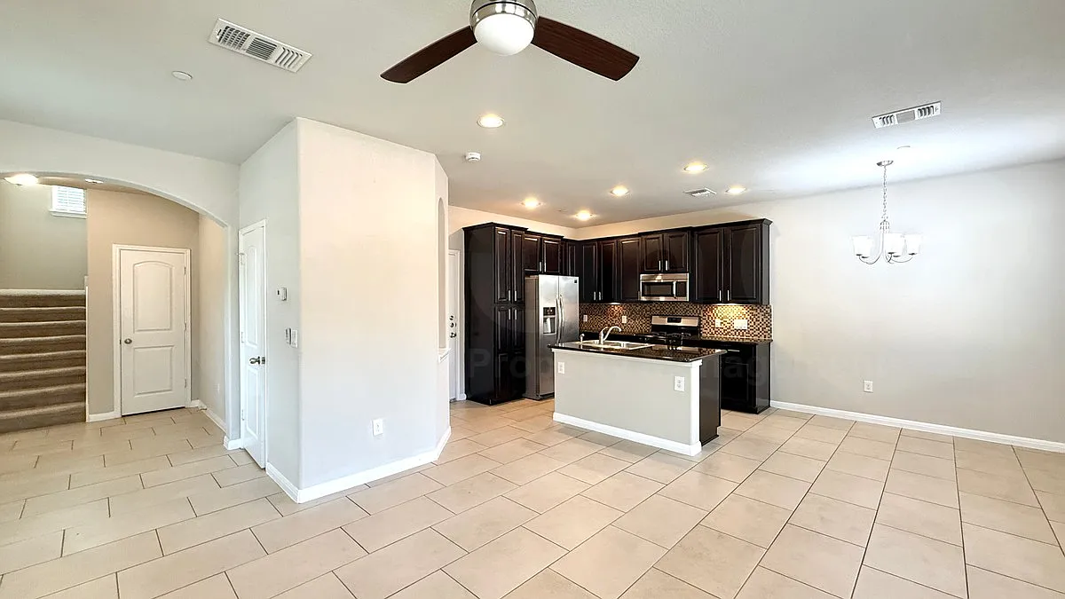 3 bed, 2.5 bath, 1600 sqft, $1,895 — Photo 4