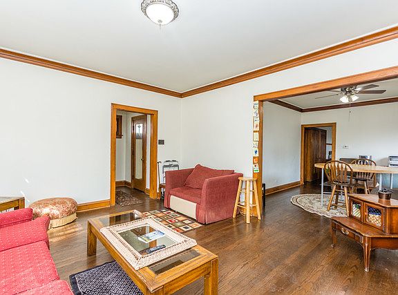 4th image of 413 N Saint Louis Ave