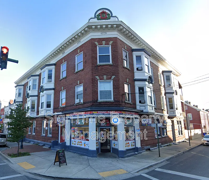 Building Photo - 103 E Washington St #1E