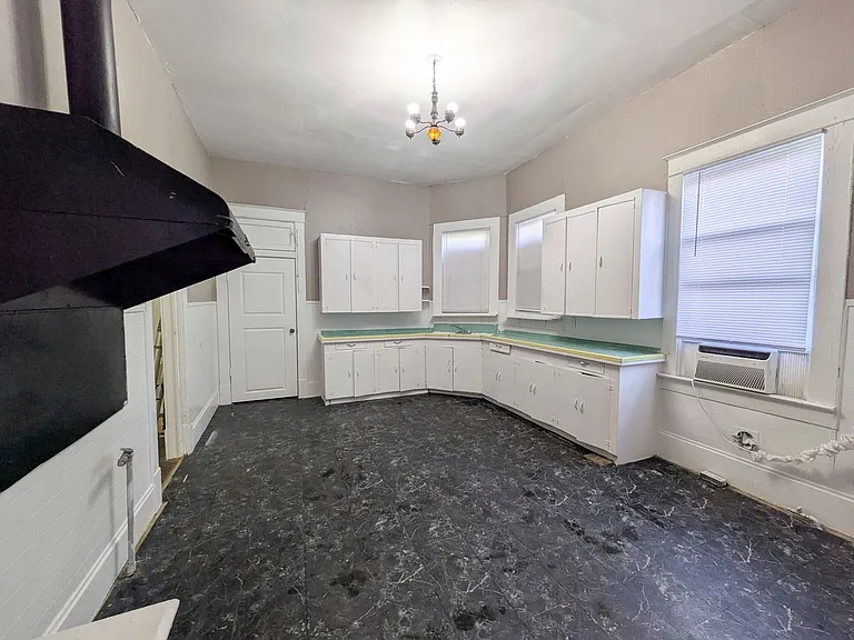 1045 Long Ave — Photo 6