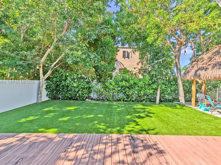 23 Susan St — Photo 6
