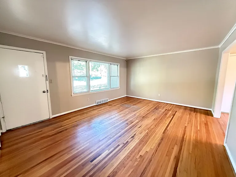 5213 S Saint Louis Ave — Photo 5