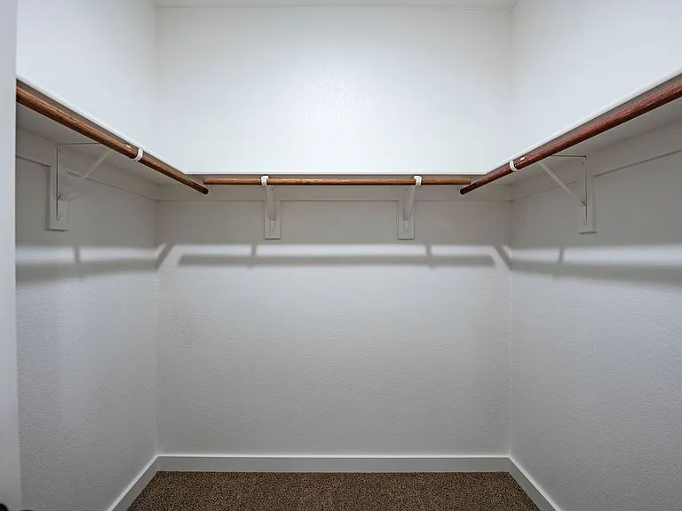 656 Wheatfield Dr — Photo 16