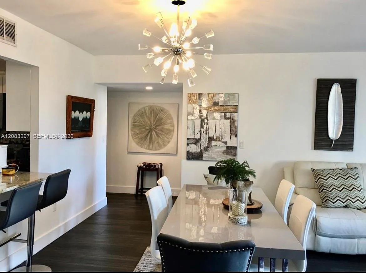 Jockey Club Condo — Photo 4