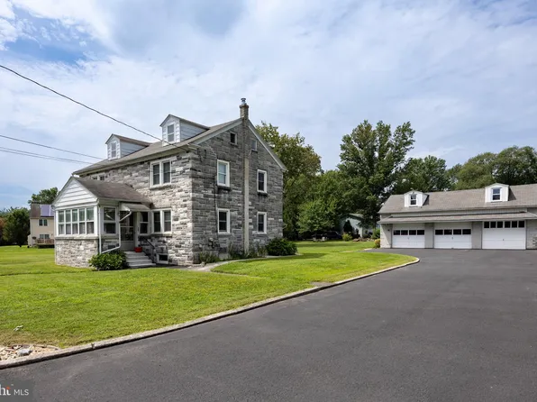 27 Country Club Rd, Royersford, PA 19468