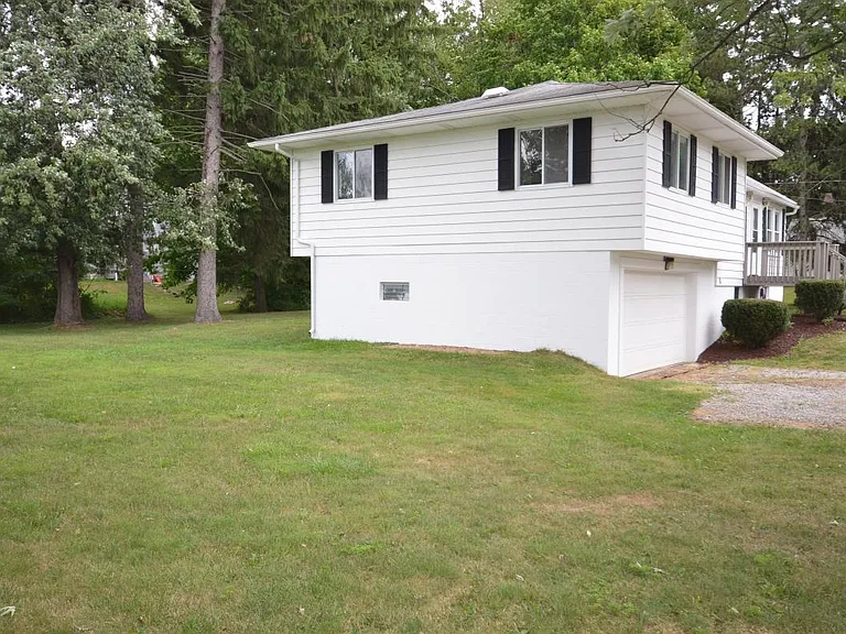 2699 Linwood Rd — Photo 6