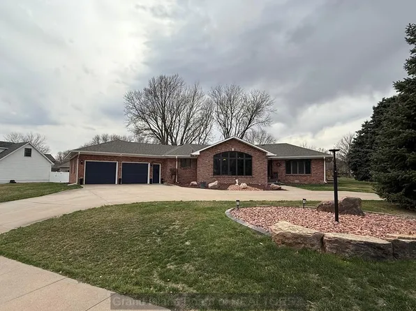 3103 Brentwood Cir, Grand Island, NE 68801