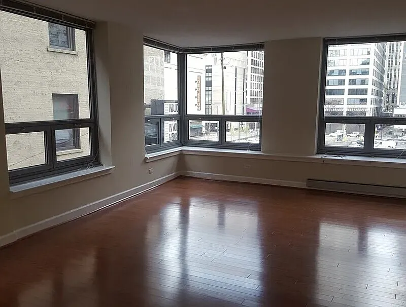 1 bed, 1.0 bath, 849 sqft, $1,910 — Photo 2