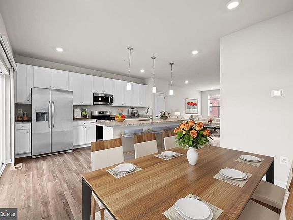 4th image of 657 Mozart Way