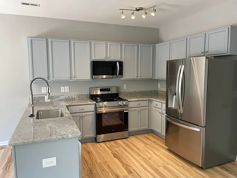 4019 Darrow Dr — Photo 9