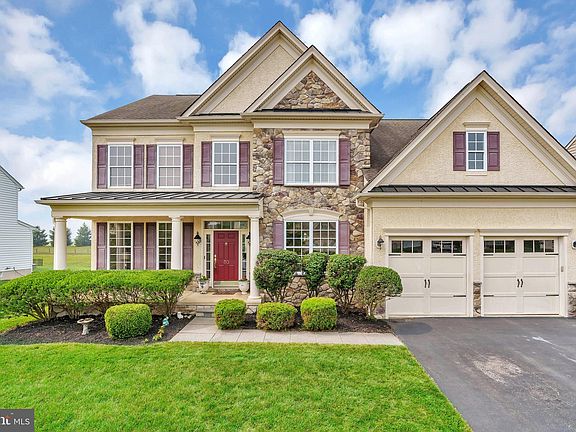 3rd image of 30 W Kilts Ln