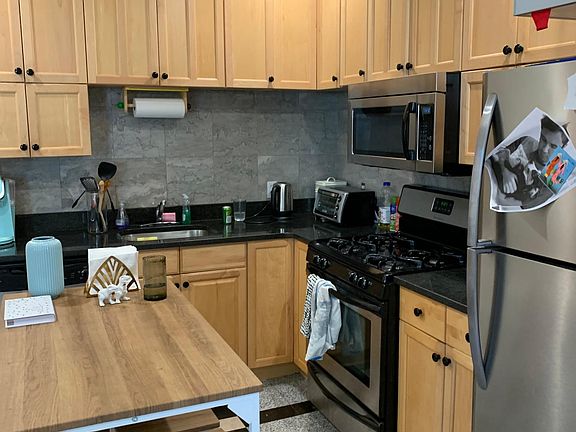 3rd image of 69 Babcock St APT 4M