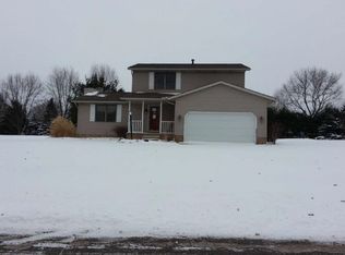 3819 Oakridge Dr NE, Louisville, OH 44641
