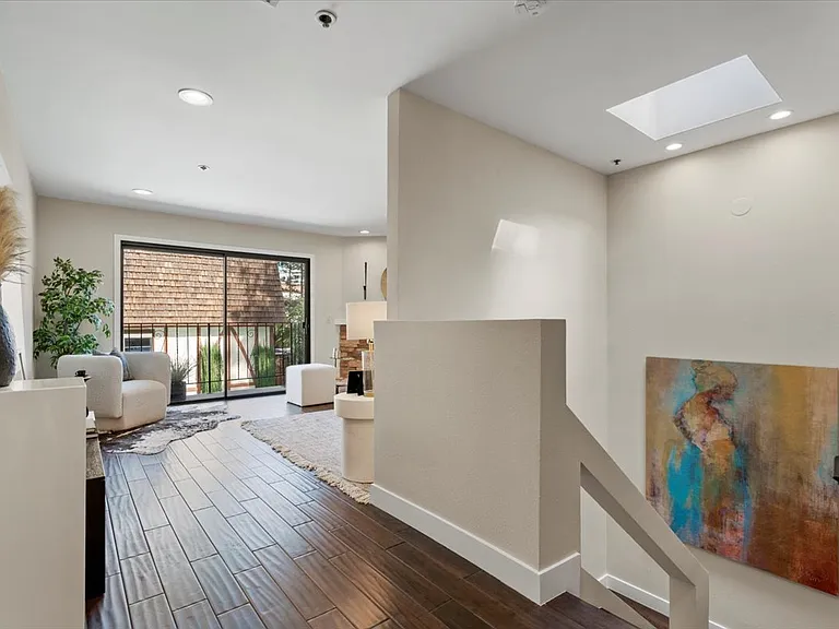 885 Jordan Ave — Photo 8