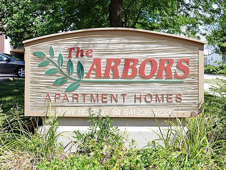 THE ARBORS APARTMENTS — Photo 17
