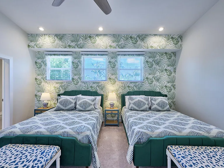 100 Neptune Dr — Photo 48