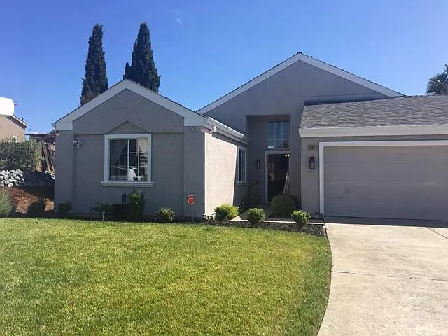 3 bed, 1421 sqft, $3,300 — Photo 1