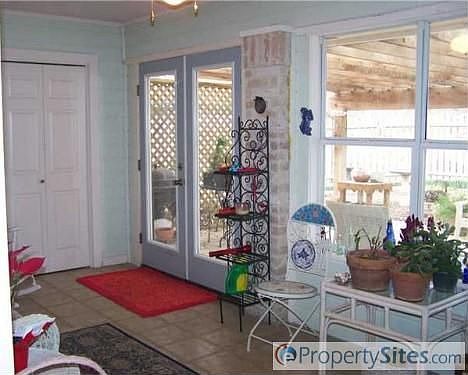 4th image of 23 Brookhollow Dr