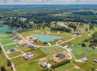 21 N Country Club Rd, Effingham, IL 62401