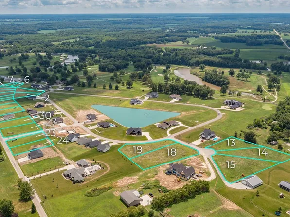 19 Augusta National Dr, Effingham, IL 62401