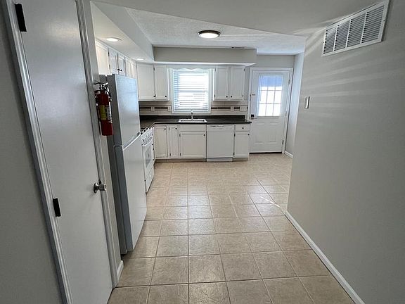3rd image of 711 Hill Rd APT I