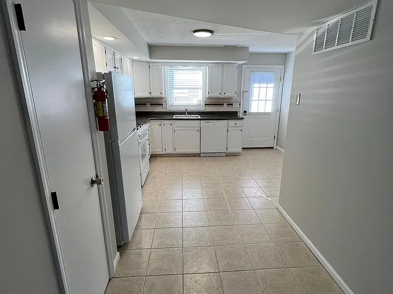 711 Hill Rd #I — Photo 3