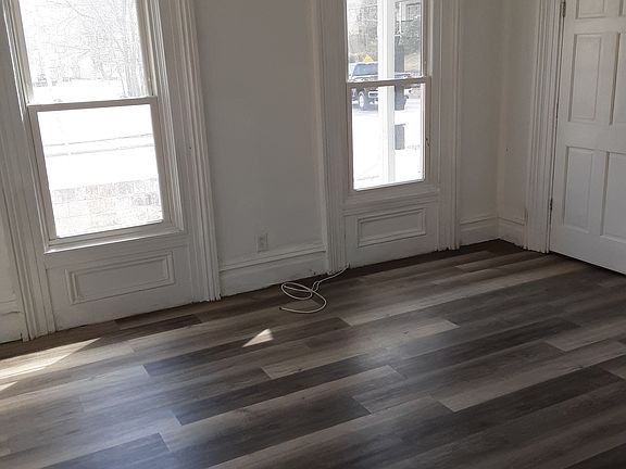 3rd image of 27 Market St APT 3