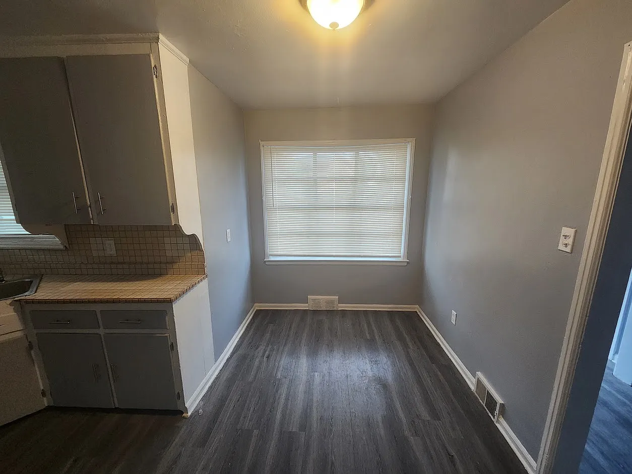 3 bed, 1022 sqft, $1,450 — Photo 3
