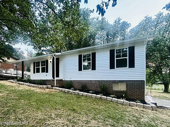 3rd image of 4089 Glenmore Dr