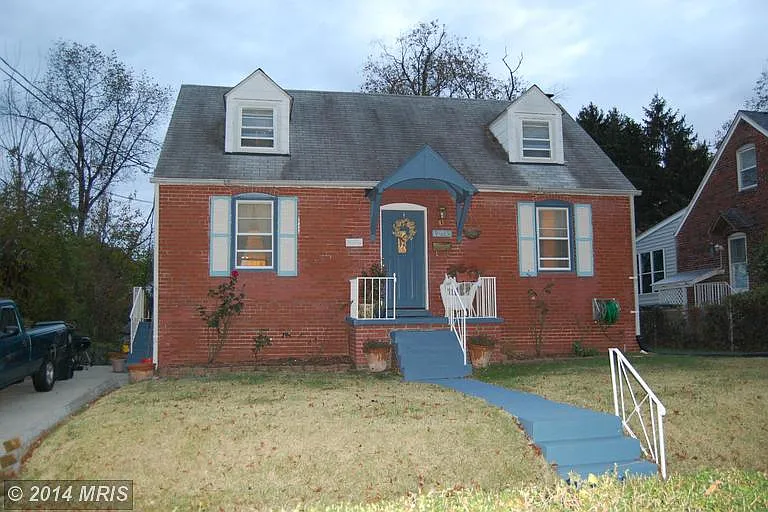 9025 49th Pl photo 1