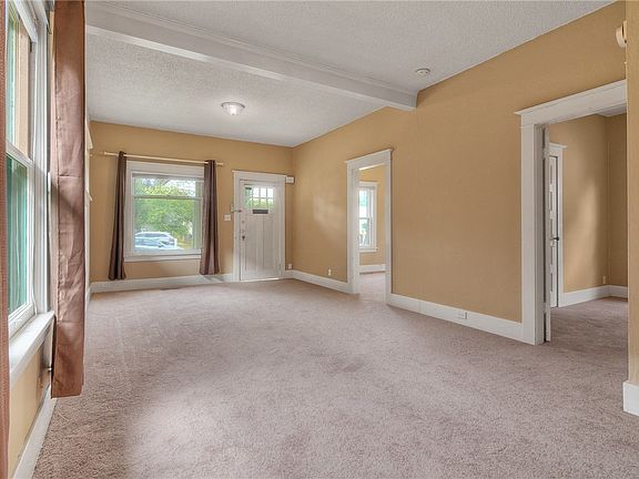 3rd image of 864 S 40th St