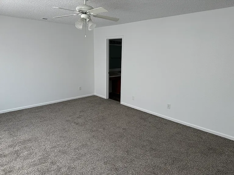 10931 Clear Spring Dr — Photo 2
