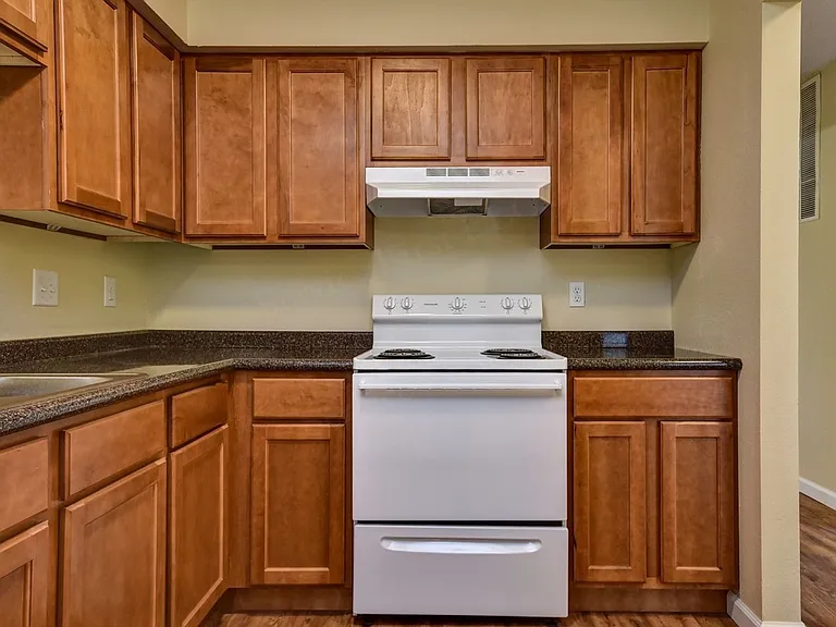616 Evergreen St — Photo 8