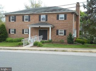 27 High St, Windsor, PA 17366