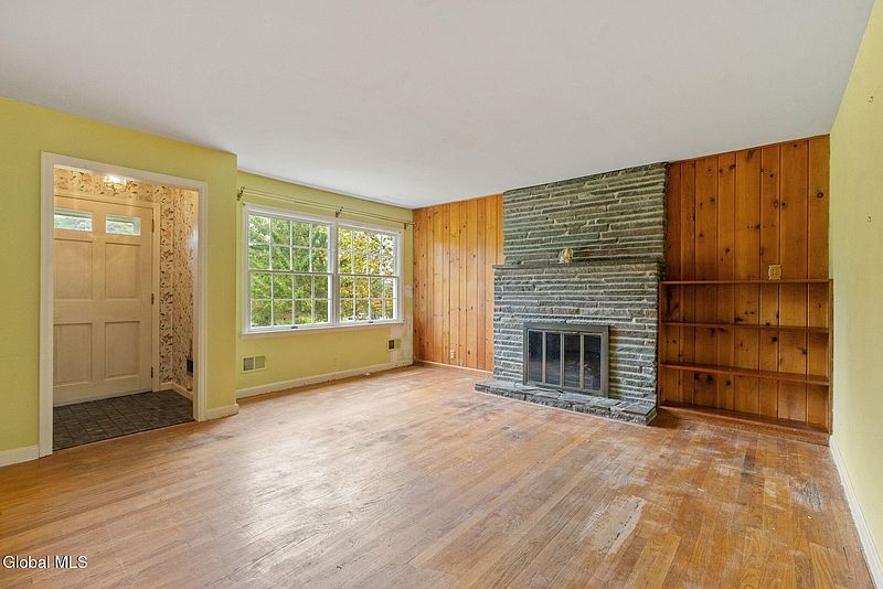 4th image of 132 Snake Hill Road