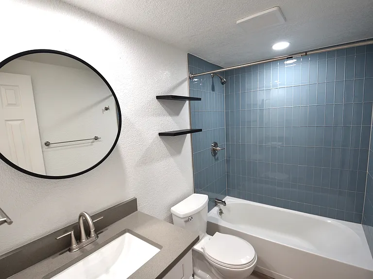 4440 Laguna Pl - Meadows Apartments — Photo 18