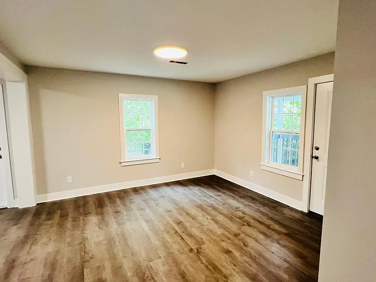 108 E Dewey St — Photo 23