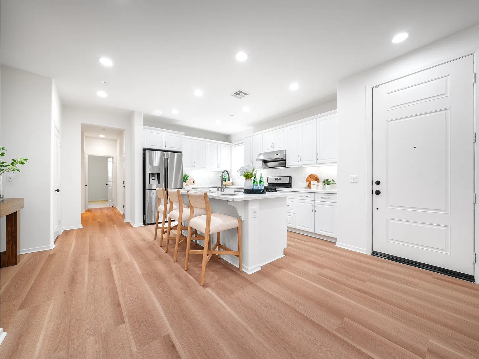 4 bed, 2275 sqft, $3,550 — Photo 4
