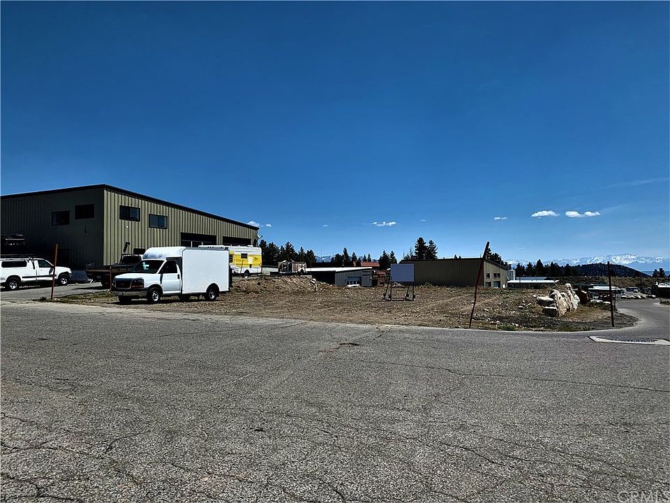 2nd image of 400 Commerce Cir