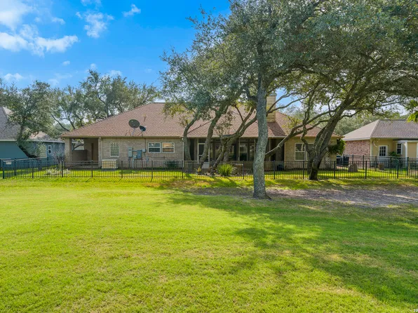 104 Peachtree, Rockport, TX 78382