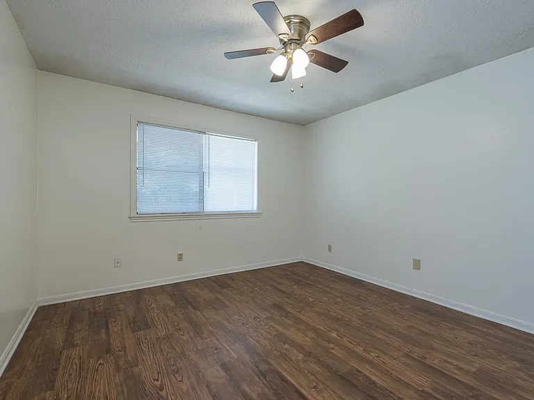 2805 Normand Dr — Photo 9