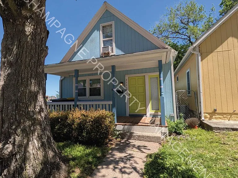 2523 Charlotte St — Photo 1