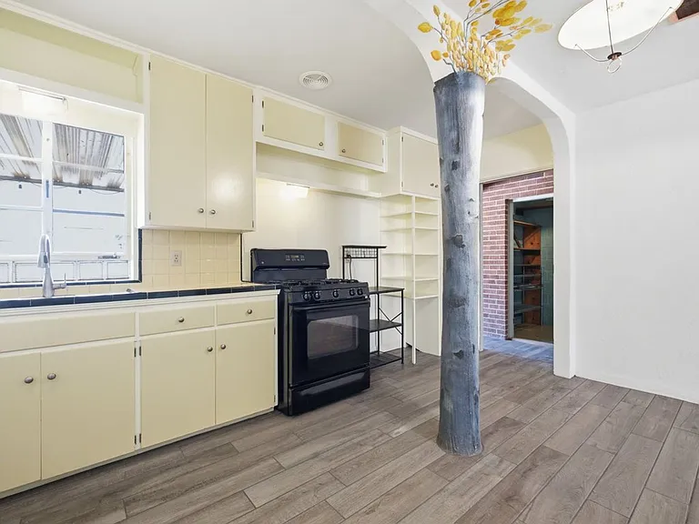 626 N Venice Ave — Photo 8